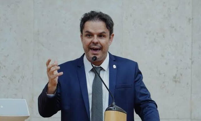 Adrilles Jorge defende ida de Flávio Bolsonaro aos EUA e critica atuação do Judiciário