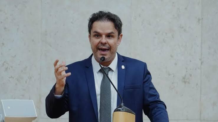 Adrilles Jorge defende ida de Flávio Bolsonaro aos EUA e critica atuação do Judiciário