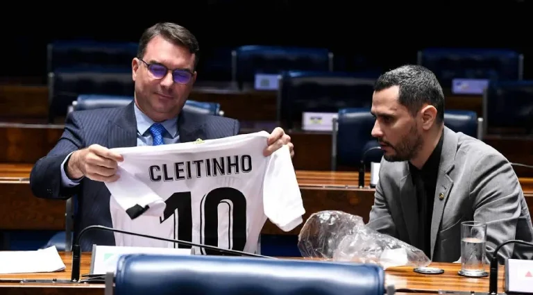 Flávio Bolsonaro promete rever dívidas estaduais após pedido de governador de Minas Gerais