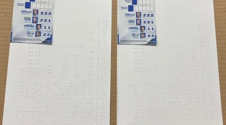 Reinaldo Azambuja lança material eleitoral em Braille para garantir acessibilidade