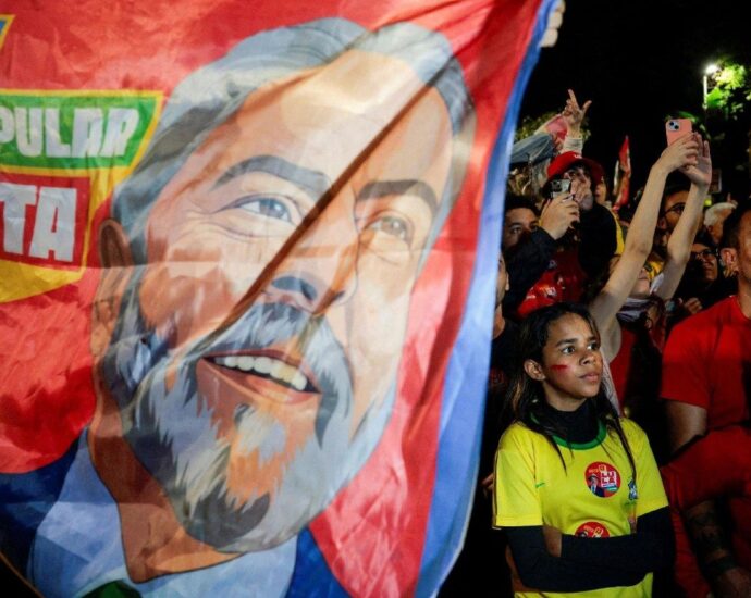 Lula é reeleito presidente do Brasil no segundo turno, com 51,79% dos votos válidos