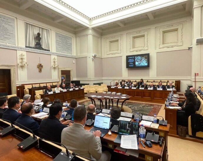 Vaticano defende regras e responsabilidade humana no uso da inteligência artificial
