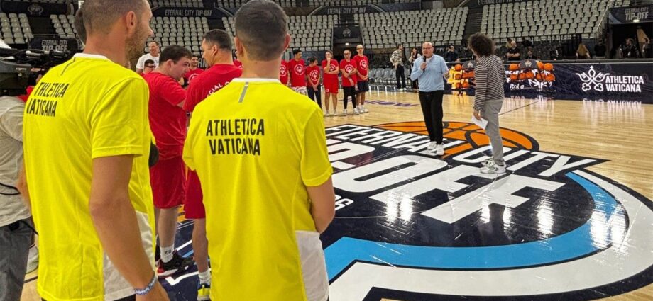 Atletas do Special Olympics treinam em Roma com ex-jogadores da NBA