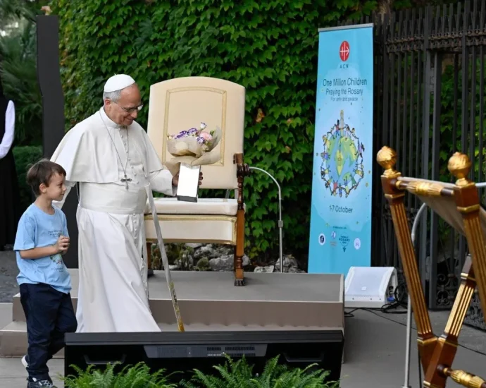 Papa convoca crianças a rezar 50 milhões de Ave-Marias pela paz mundial