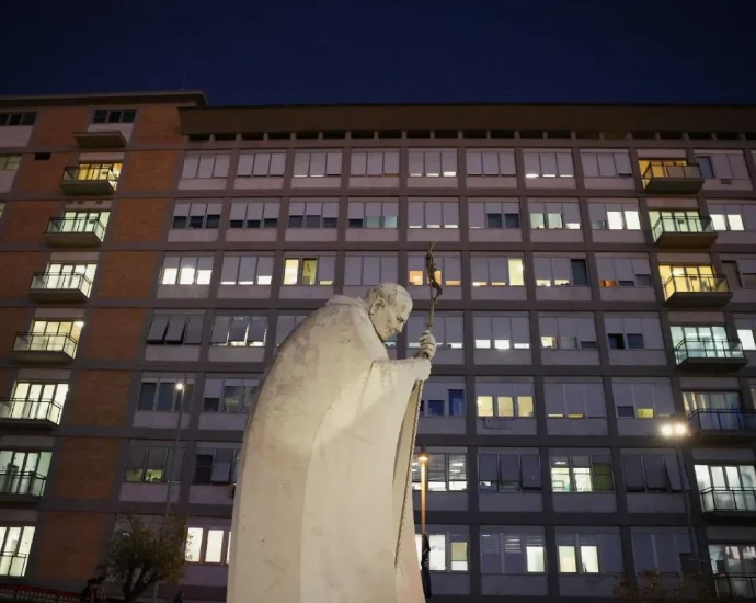 Cirurgia do Papa Leão XIV é concluída com sucesso