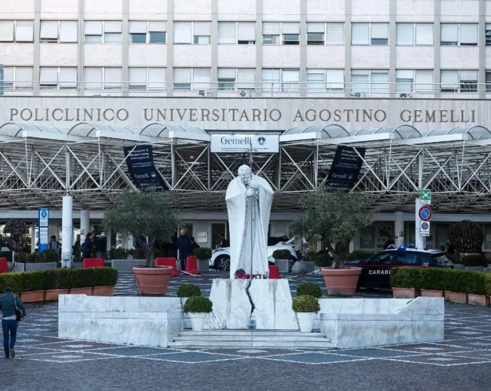Estado de saúde do Papa é atualizado após cirurgia