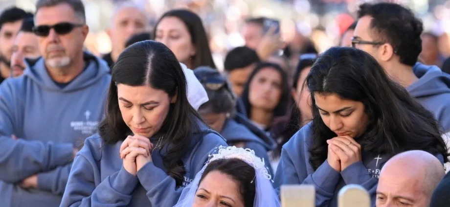 Papa Leão XIV Agradece e Pede Orações após Cirurgia