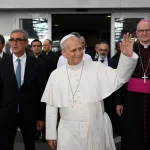 Papa Francisco deixa Hospital Gemelli após cirurgia e agradece apoio dos fiéis