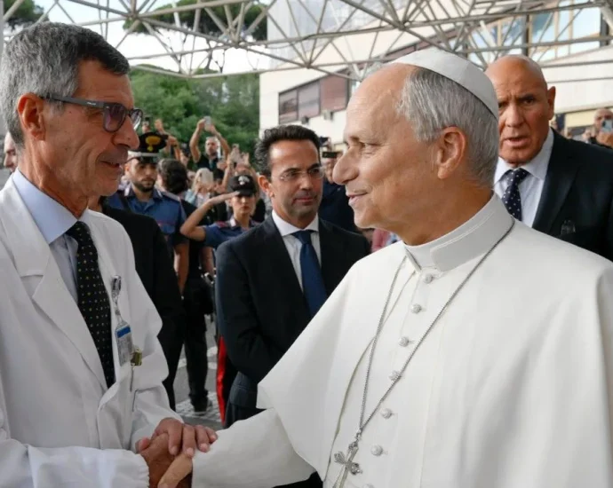 Cirurgião do Papa afirma que não há contraindicações para viagem à América do Sul