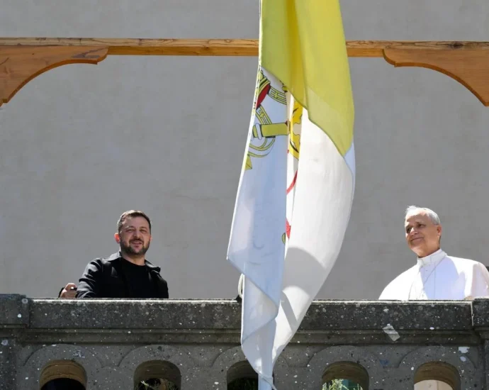 Papa Leão XIV contata Zelensky em busca de trégua e evacuação em Oleshky