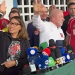 Janja reage a pergunta sobre desânimo de Lula, e presidente encerra coletiva após votar