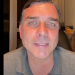 Flávio Bolsonaro anuncia pronunciamento direto dos Estados Unidos sobre saída do país