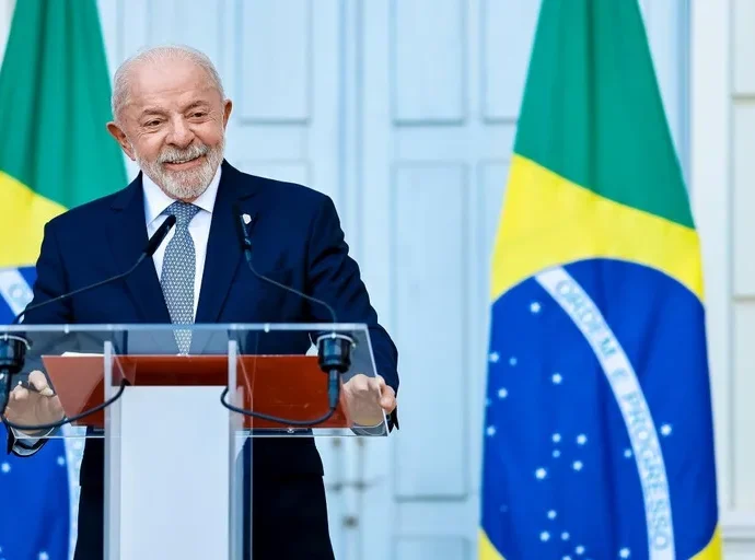 Lula assina parecer que garante afastamento remunerado a mulheres vítimas de violência doméstica