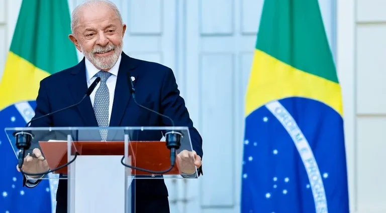 Lula assina parecer que garante afastamento remunerado a mulheres vítimas de violência doméstica
