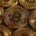 Bitcoin recua 3,44% em meio à aversão ao risco e a dúvidas sobre gastos com IA