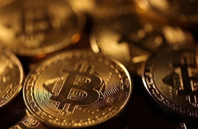 Bitcoin sobe para perto de US$ 82 mil, apesar de expectativa sobre juros do Fed